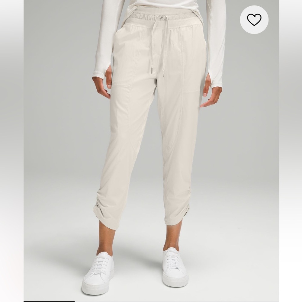 NWT Lululemon Dance Studio MR Crop